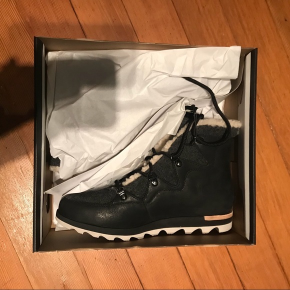SOLD Sorel Women’s Sneakchic Alpine Boot sz 10 - Picture 6 of 6